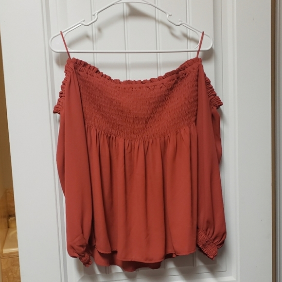 Express of the shoulder shirt - Picture 4 of 5